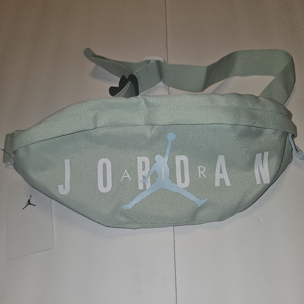 Nike Jordan Crossbody Waist Bag/Hip Pack Unisex Small (Pistachio Frost) - Picture 1 of 12